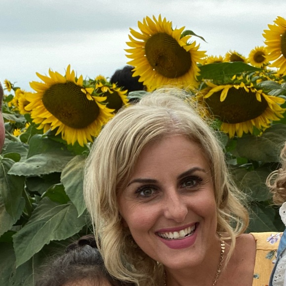 Meet your Posher, Antonietta - Picture 1 of 1